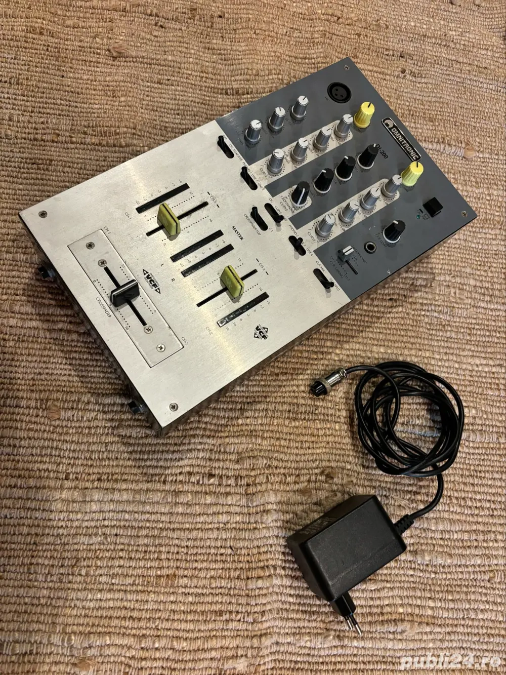 Mixer Omnitronic DJ-200 Custom cu 2 canale