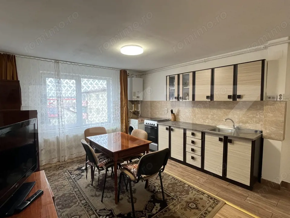 Apartament 3 camere, parcare, 50 mp, zona Șesul de sus