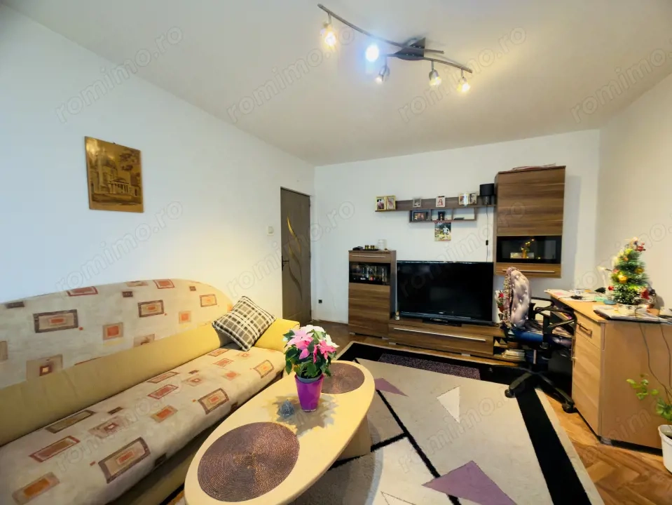 Apartament 3 camere, semidecomandat, 53mp utili, zona Girocului