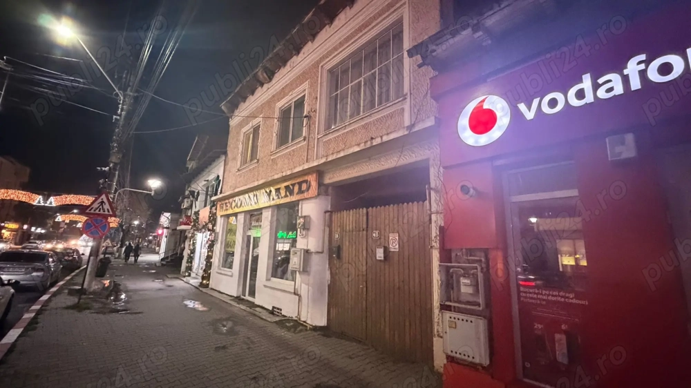 Spațiu comercial stradal 40 mp zona zero Găești vad excelent