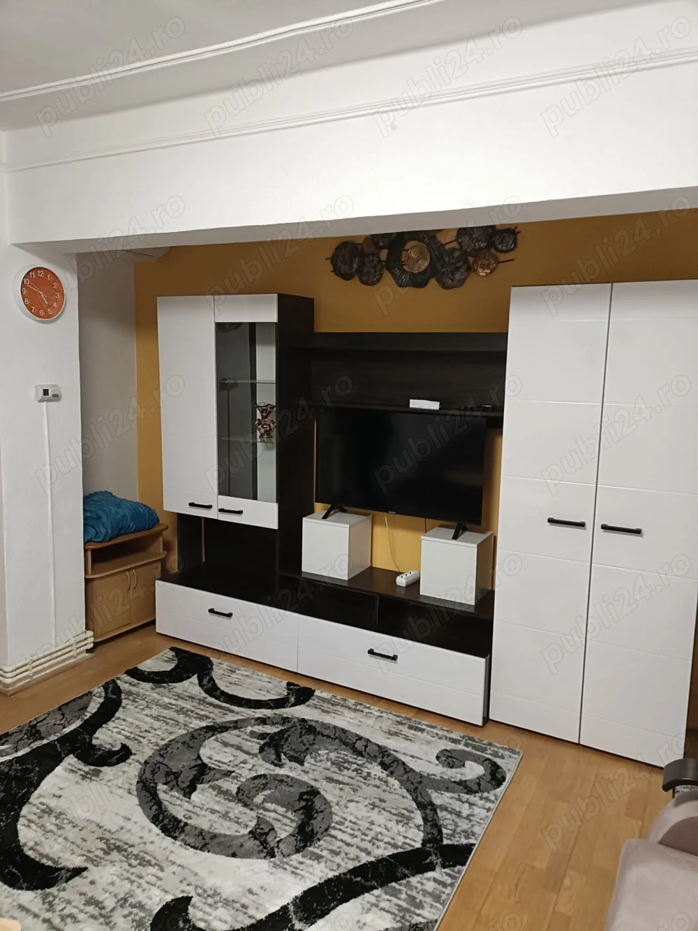 Inchi.  Apart. 1 cam.cf.1 dec. et.2 din 8 cu lift, mobilat, utilat, supr.40.m, Calarasilor - Cal.4 