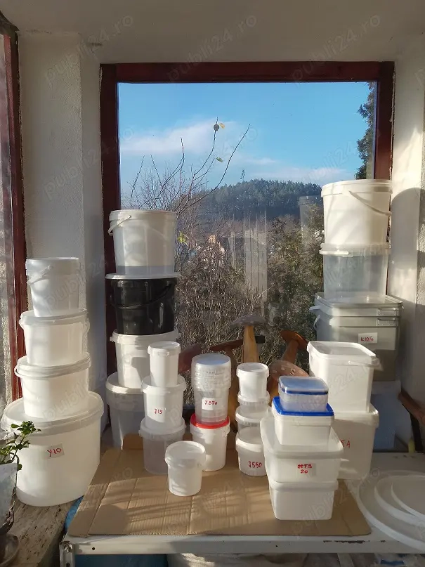 Galeti si cutii de plastic