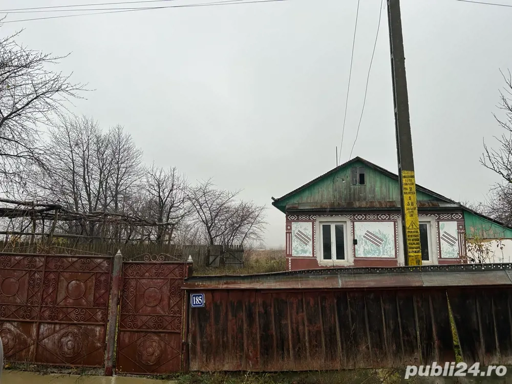 Casa batraneasca+teren de vanzare