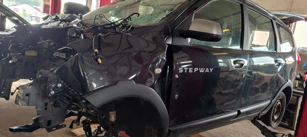 Dezmembrez / dezmembrari piese auto Dacia Lodgy Stepway 1.2Tce an 2017