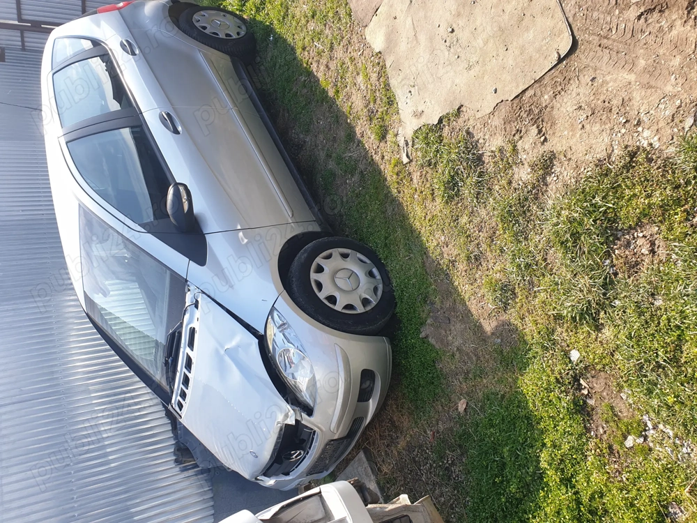Mercedes A150 avariat 