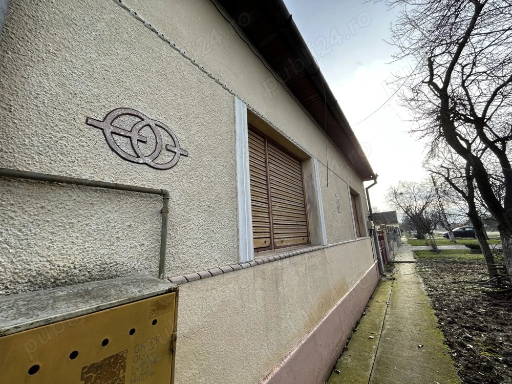 Vand casa mare, 4 cam.in Mandruloc, st.1.484 mp. sc.160,toate utilitatile introduse(incl.gaz)