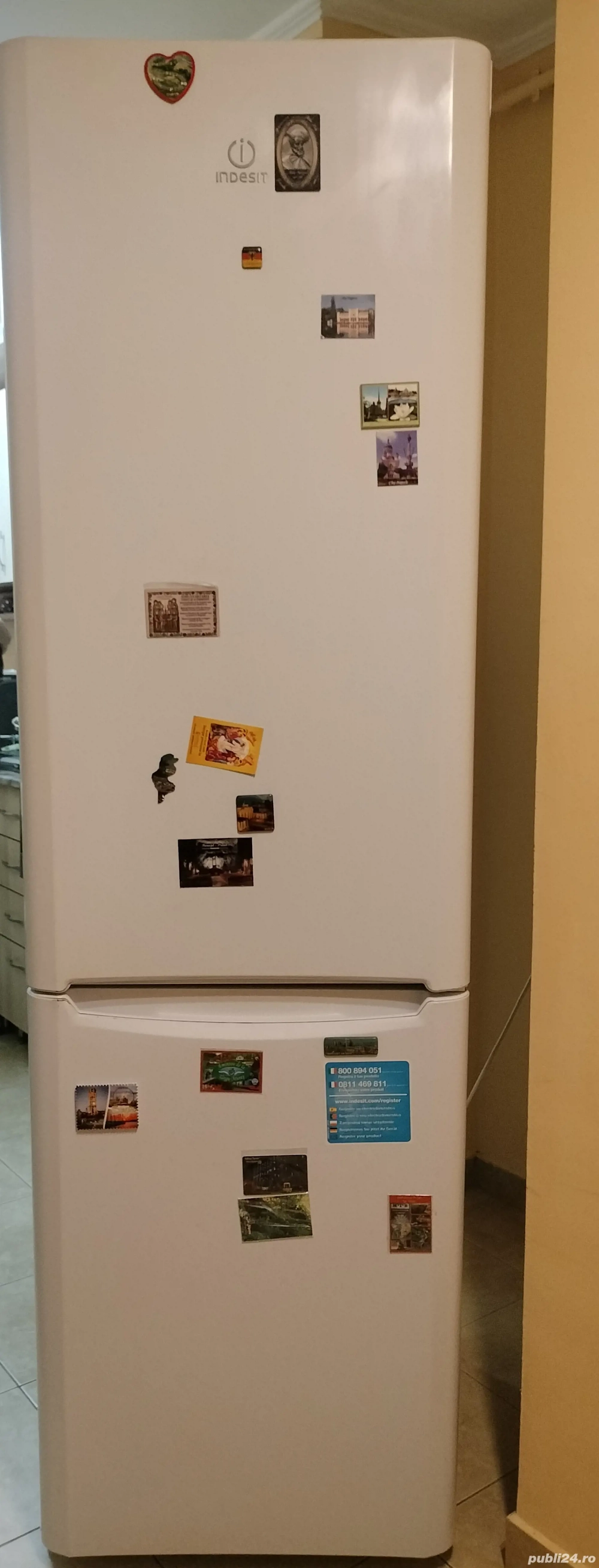 Vând combină frigorifică Indesit 355 l