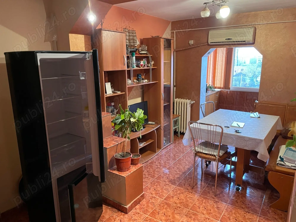 Ofer spre închiriere un apartament cu 2 camere