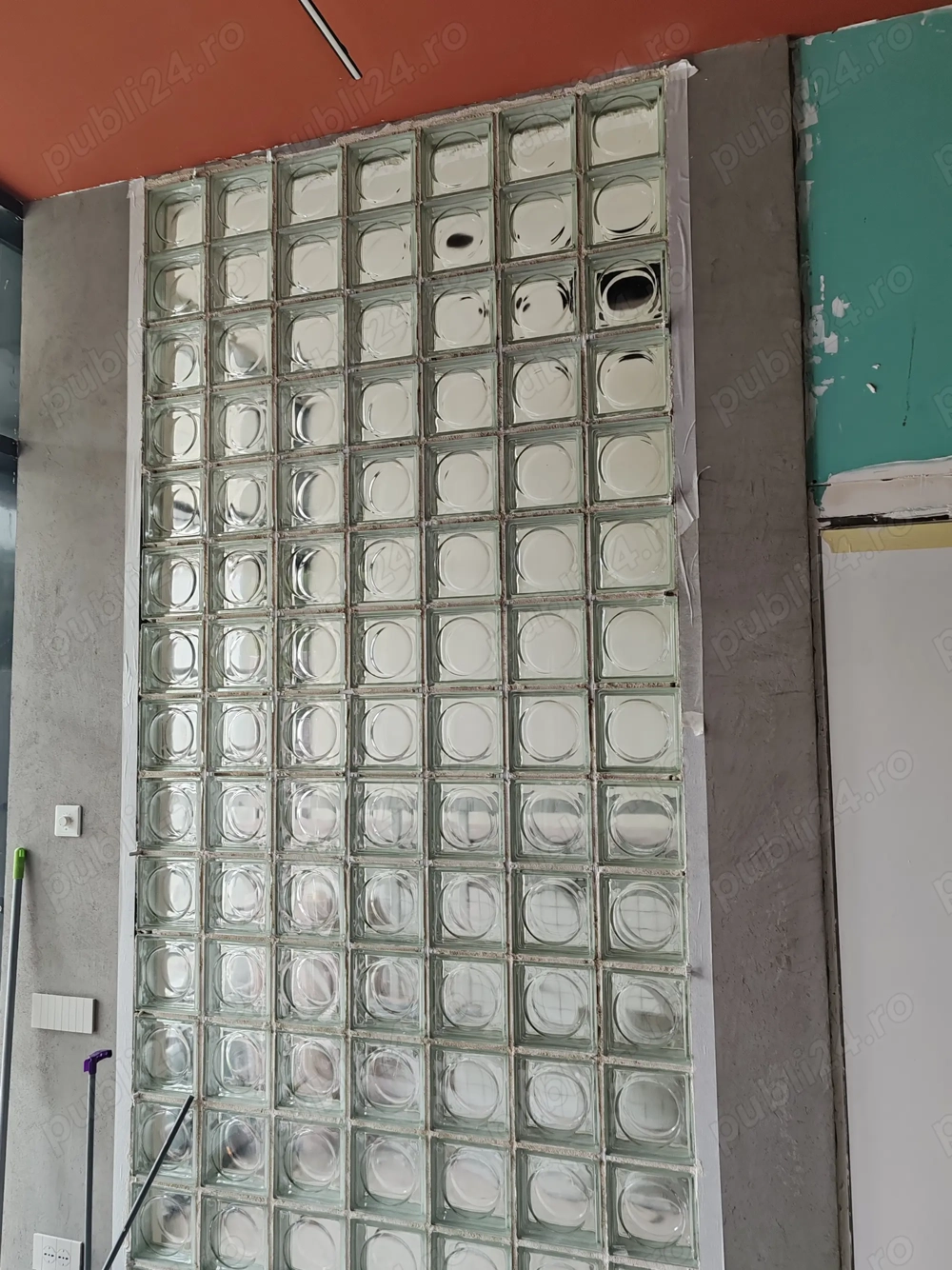 Caut lucrări finisaje interioare 