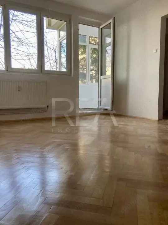 2 camere renovat pe Mihalache cu Vedere Spate