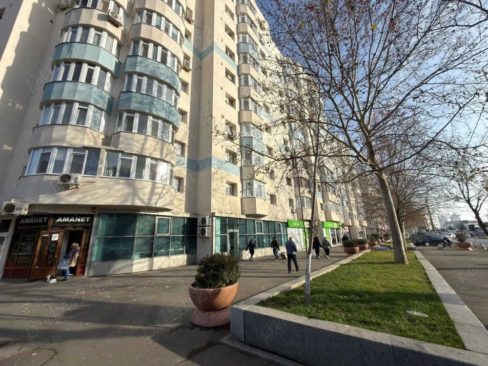 Metrou Aparatorii Patrie 3 cam bloc 1985 et 2