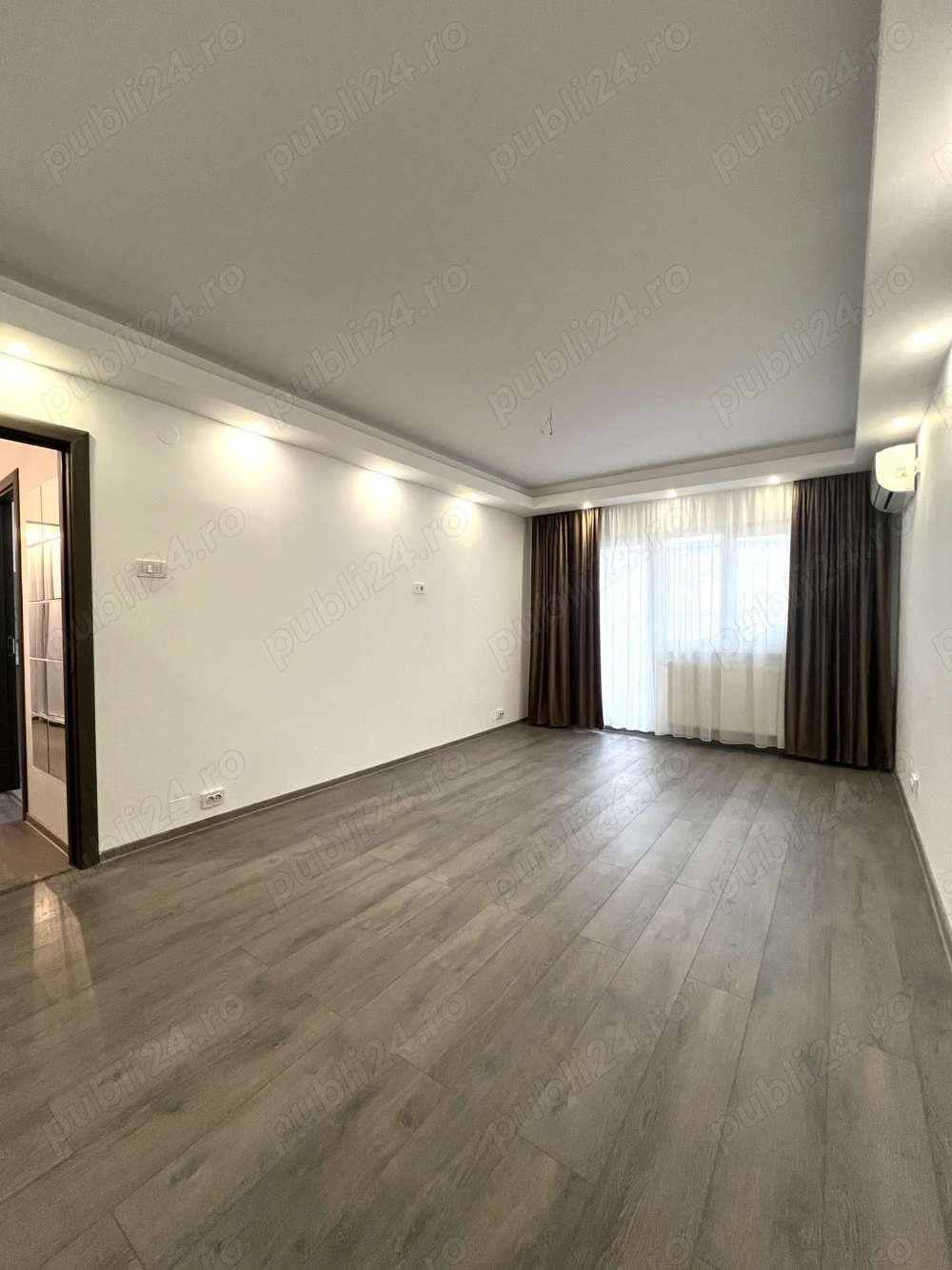 Apartament renovat modern, 3 camere decomandate, etaj 2 4   zona Piața Centrală