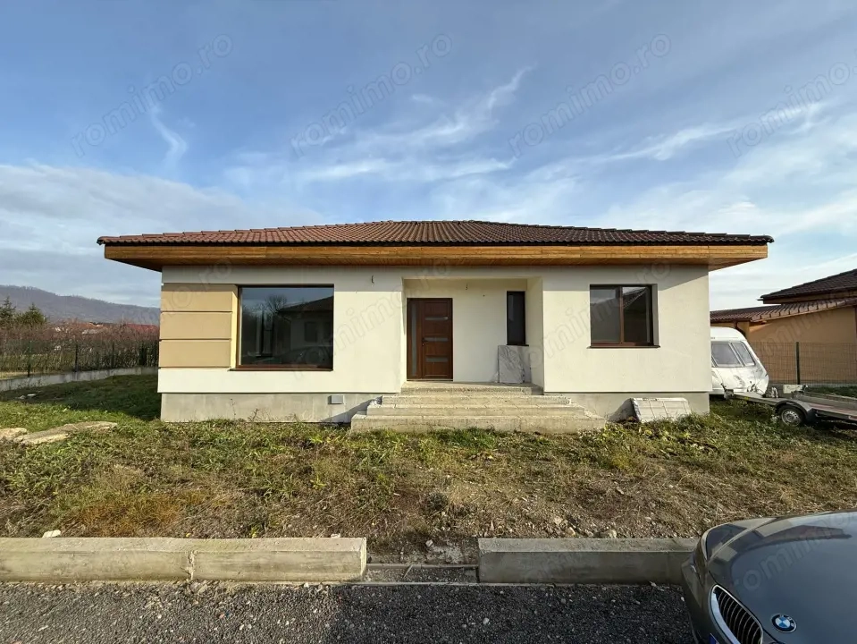 Casă finalizată stil mediteranean , 3 dormitoare, 100 mp utili – Sat Săsar