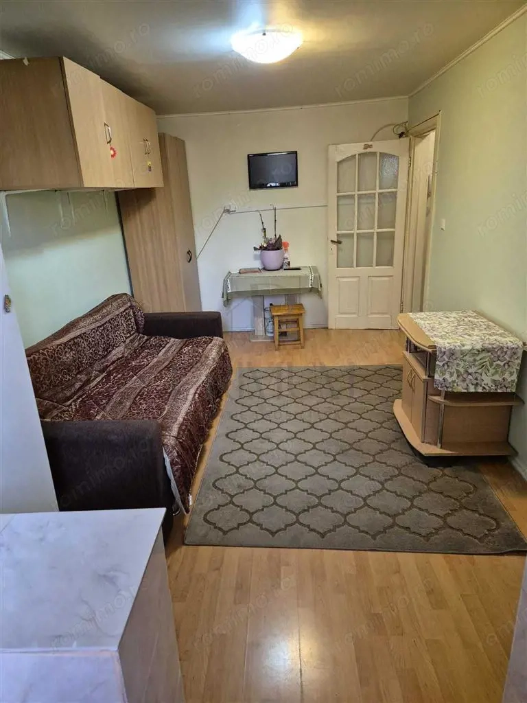 Garsoniera - Mobilatas  #537;i Utilata - Decomandat - Zona UMT