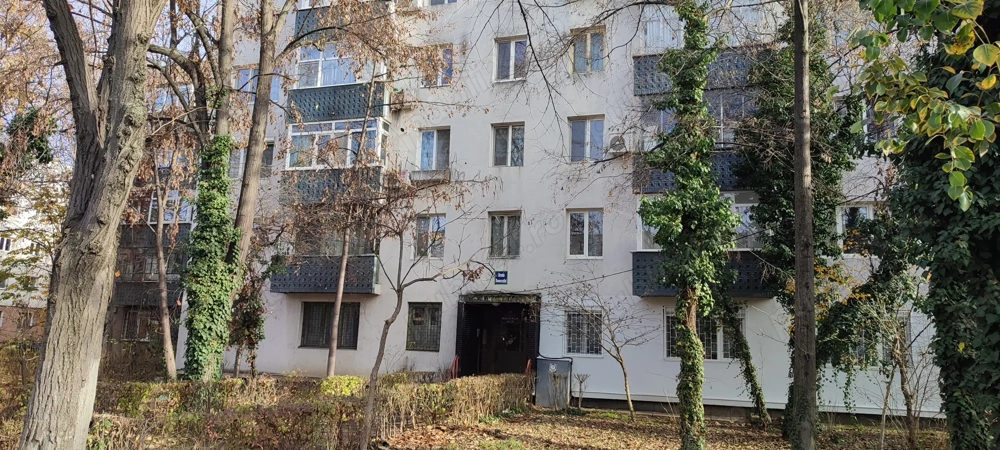 Apartament două camere semidecomandat 