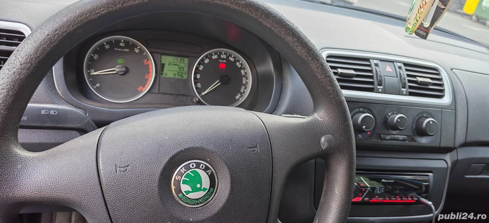 vând Skoda Fabia 1.2 benzină 