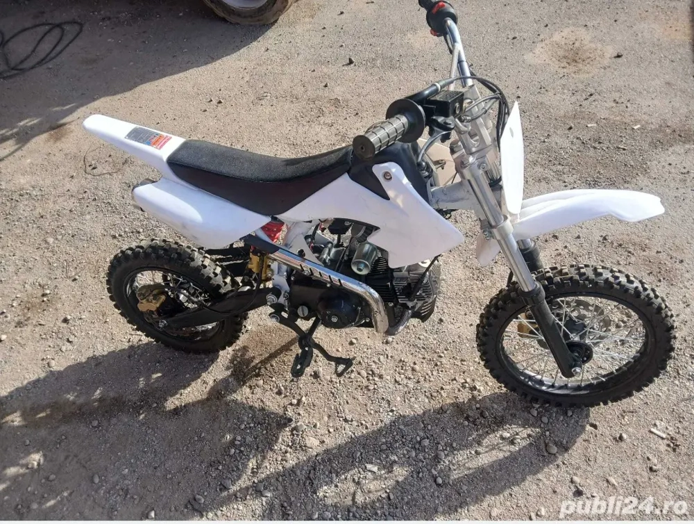 Motocicletă cross, 4 timpi cu pornire electrică