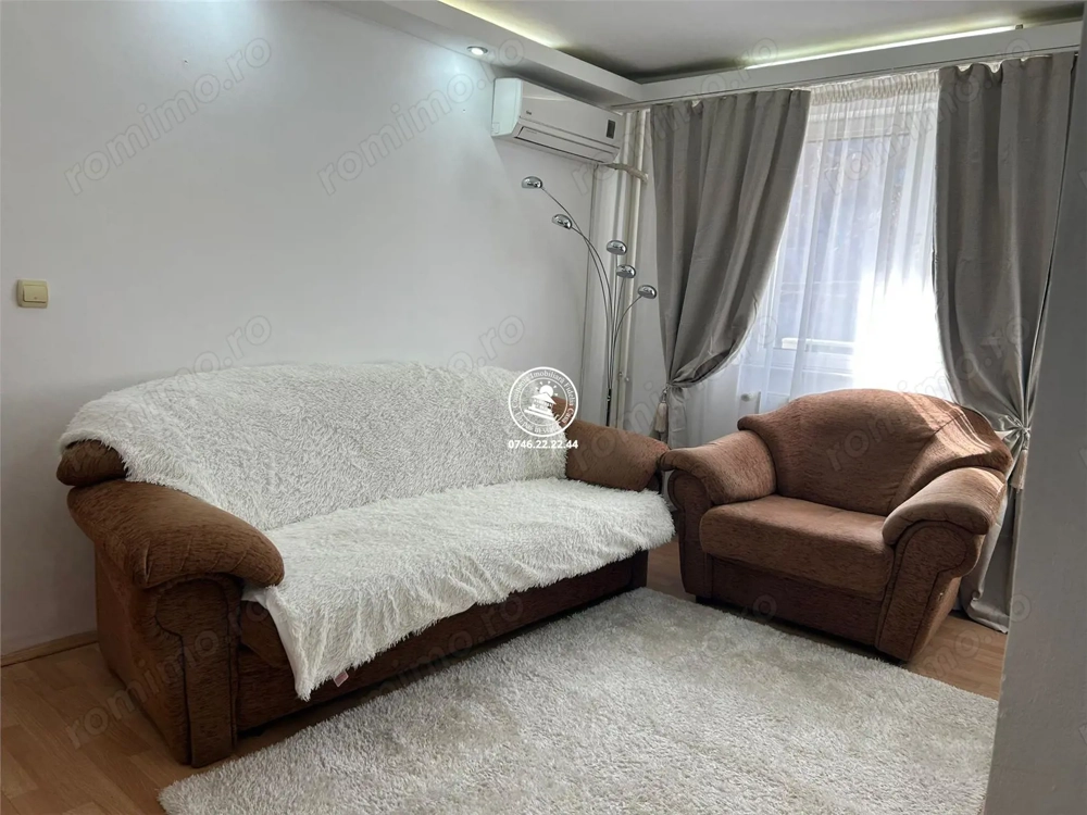 Apartament 3 camere de vanzare, Podu Ros