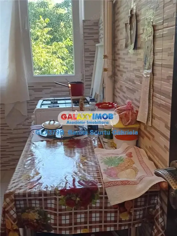 Vanzare apartament 2 cam , renovat ,etaj 2 din 4 Piata Resita