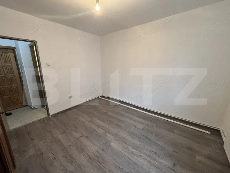 Garsoniera de vanzare, 26 mp, etajul 3, zona Bradet