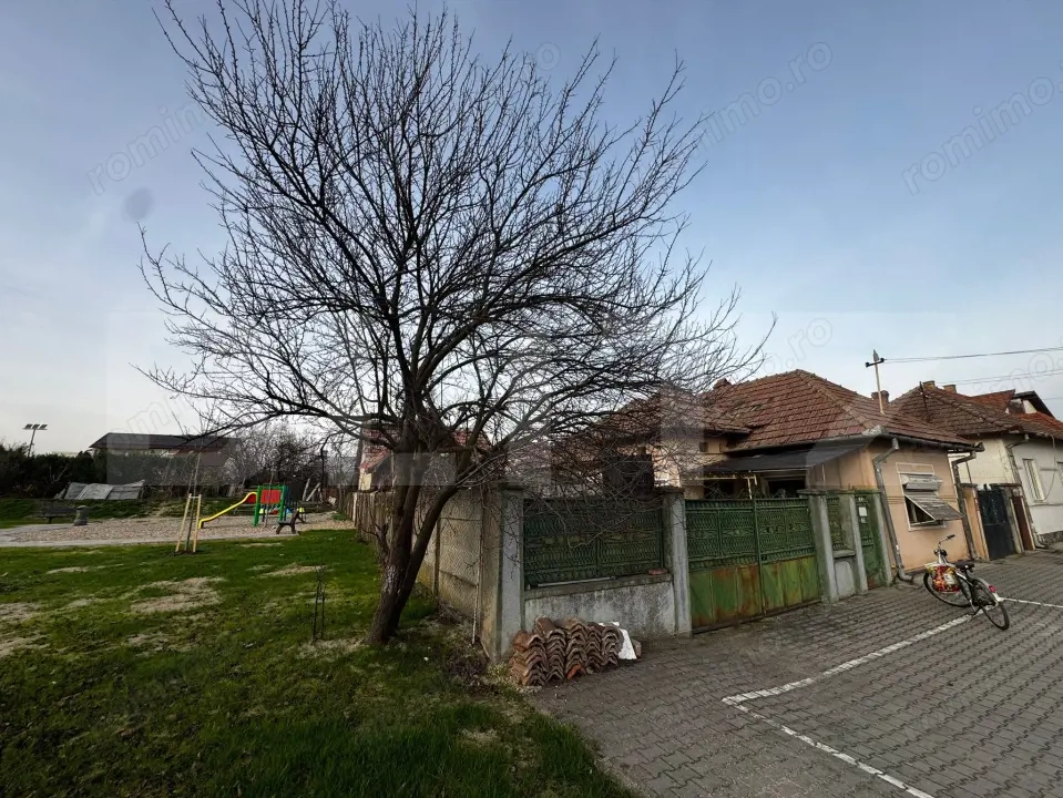 Casă de vânzare, 105.50 mp, teren 483 mp, zona Centru