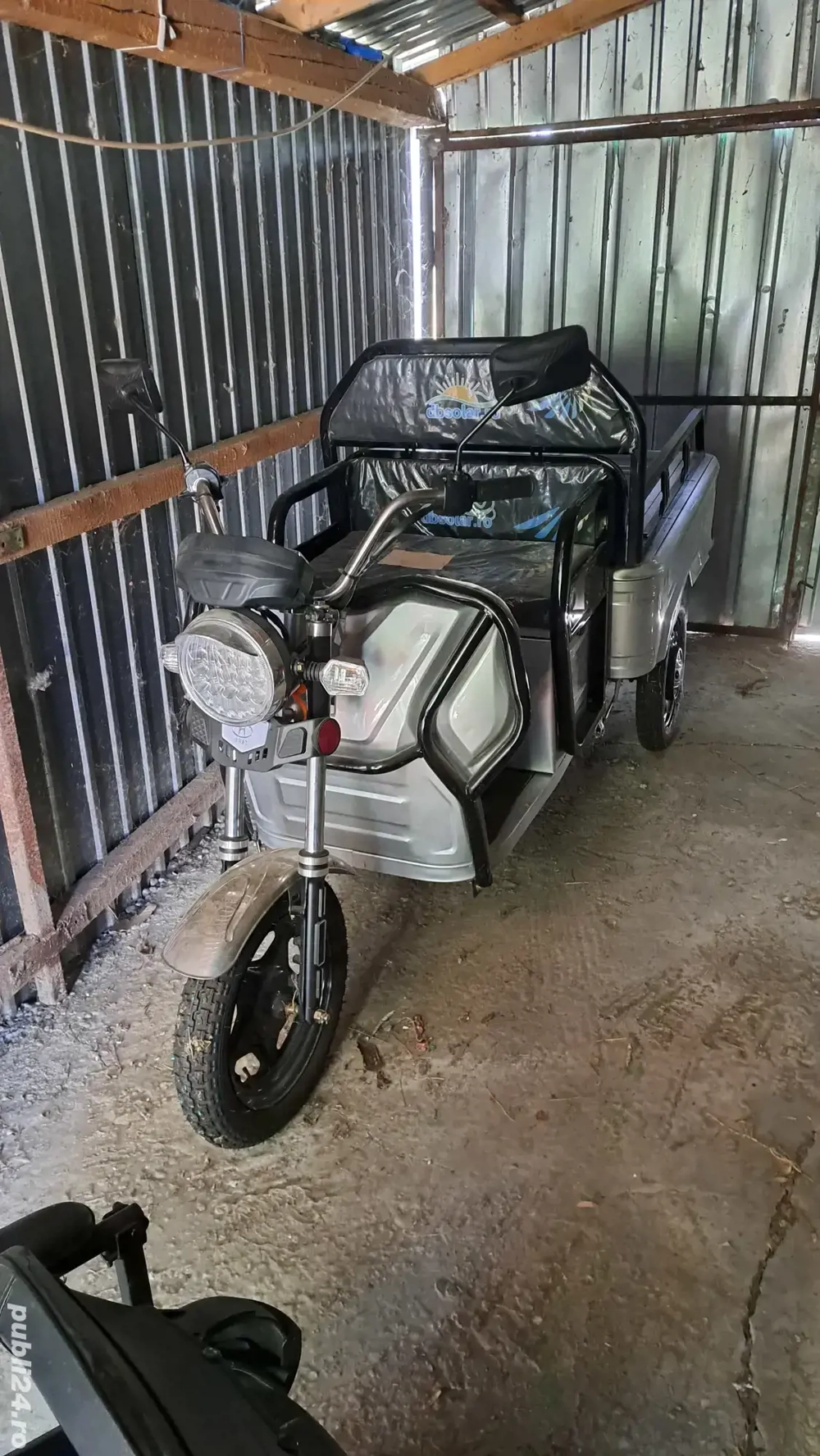 Triciclu electric  cu remorca 