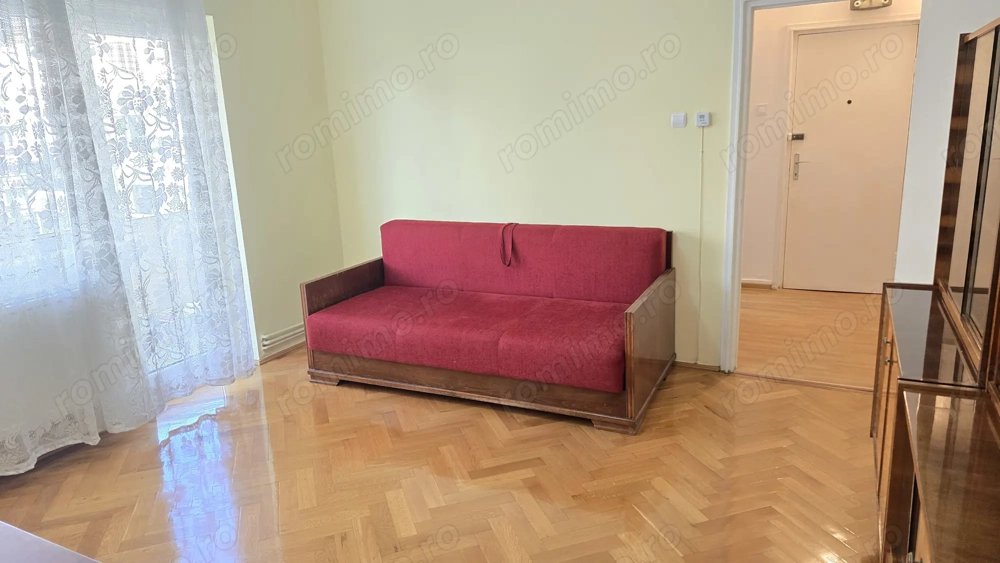 Vand sau inchiriez apartament 4 camere in Deva, zona Pietei Centrale, etaj 3, 