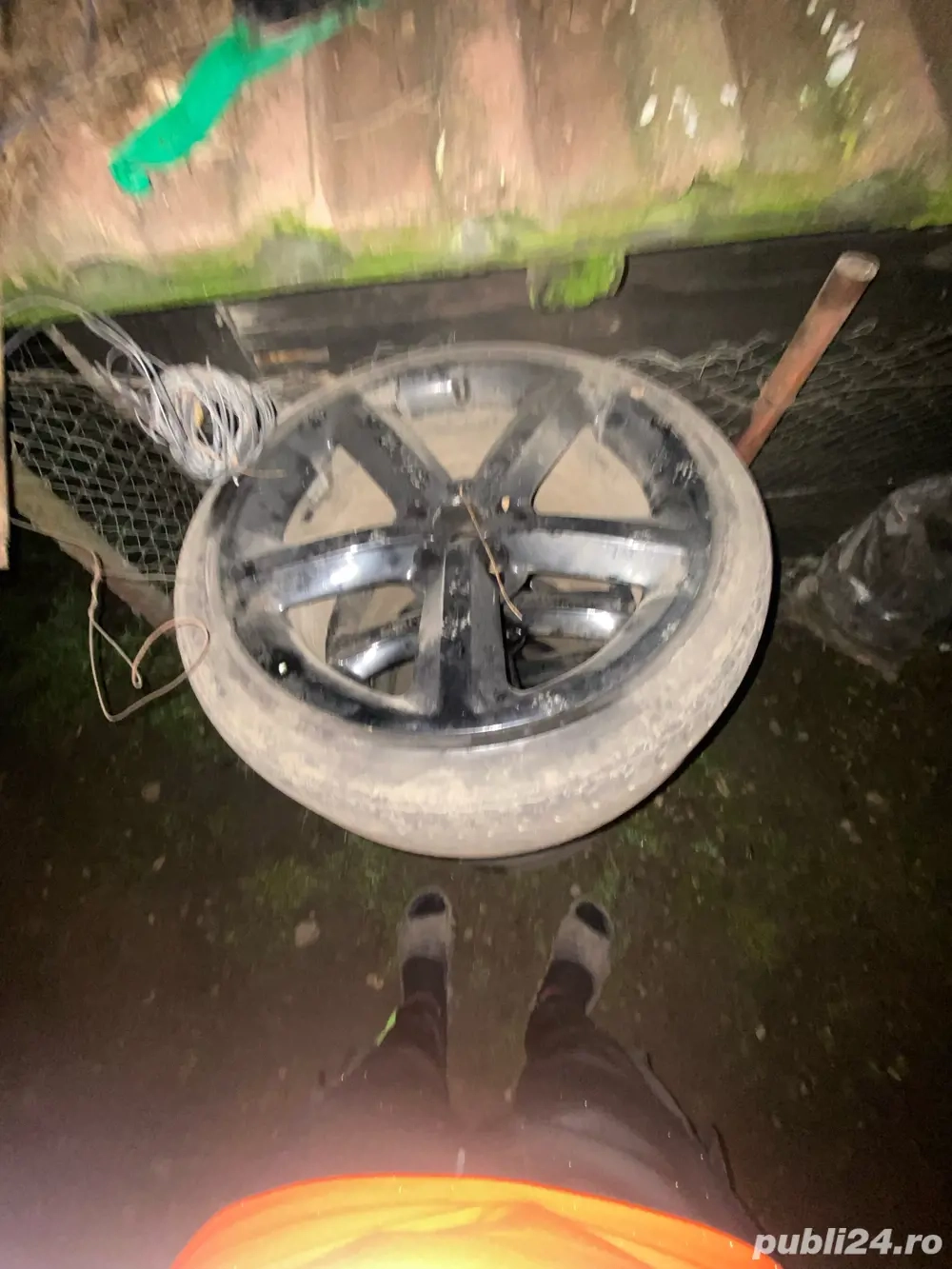 jante cu tot cu cauciucuri sunt de aluminiu sunt pe 18