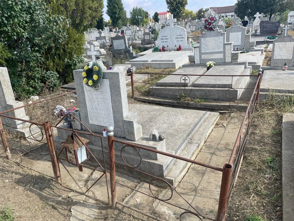 Loc de veci - doua locuri de veci Pomenirea Arad
