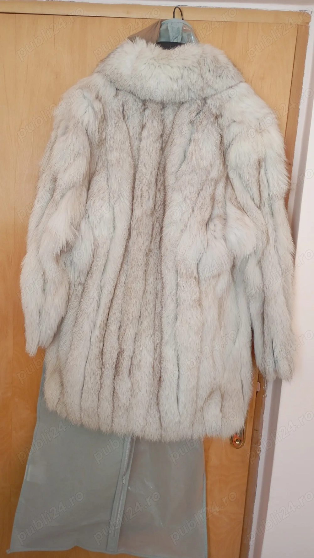 Haină blană vulpe argintie