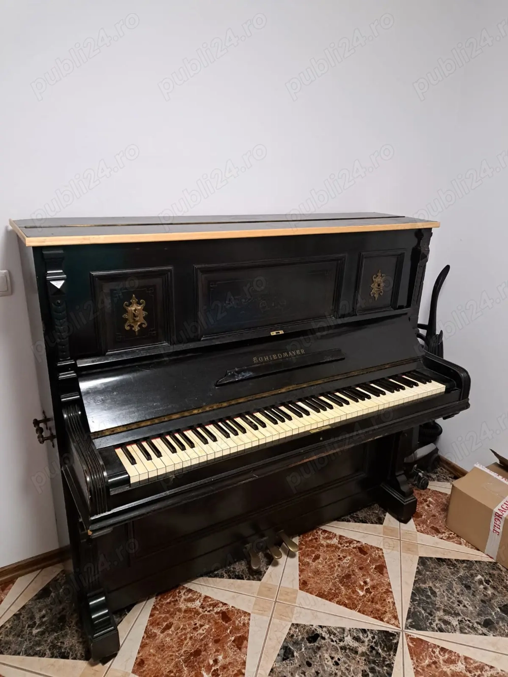 Pianina de vanzare