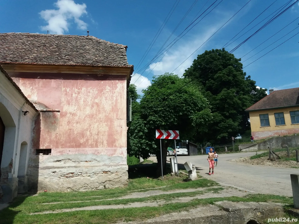 vând casă săsească 
