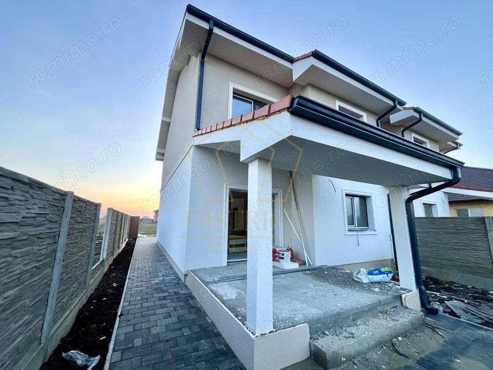 Duplex cu 4 camere despărțit prin camera tehnica | Mosnita Noua