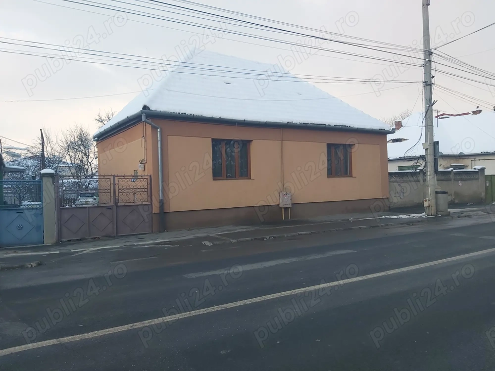 Casa de inchiriat pe Stefan cel Mare, actualmente  functioneaza Agentie imobiliara, pe termen lung.