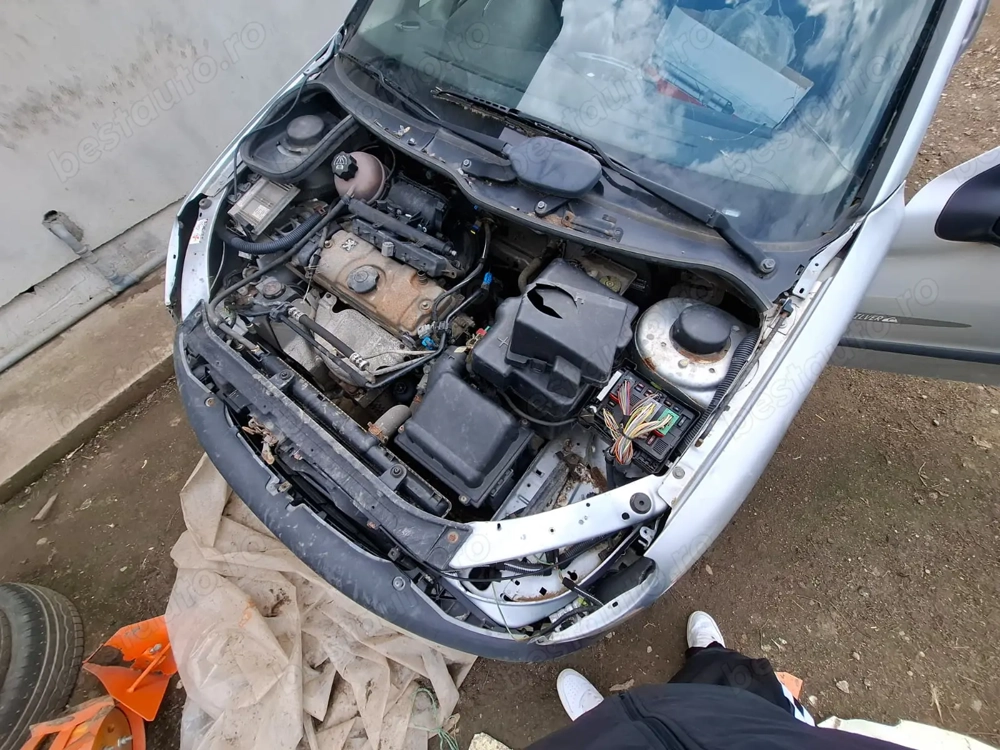 Dezmembrez peugeout 206 1.4 benzina 