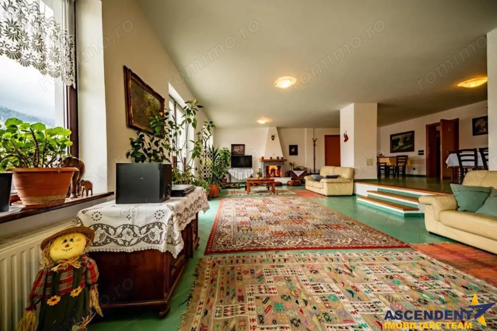 Pensiune:3 km de Castelul Bran, 2.900mp teren, aviz ISU, predare la cheie