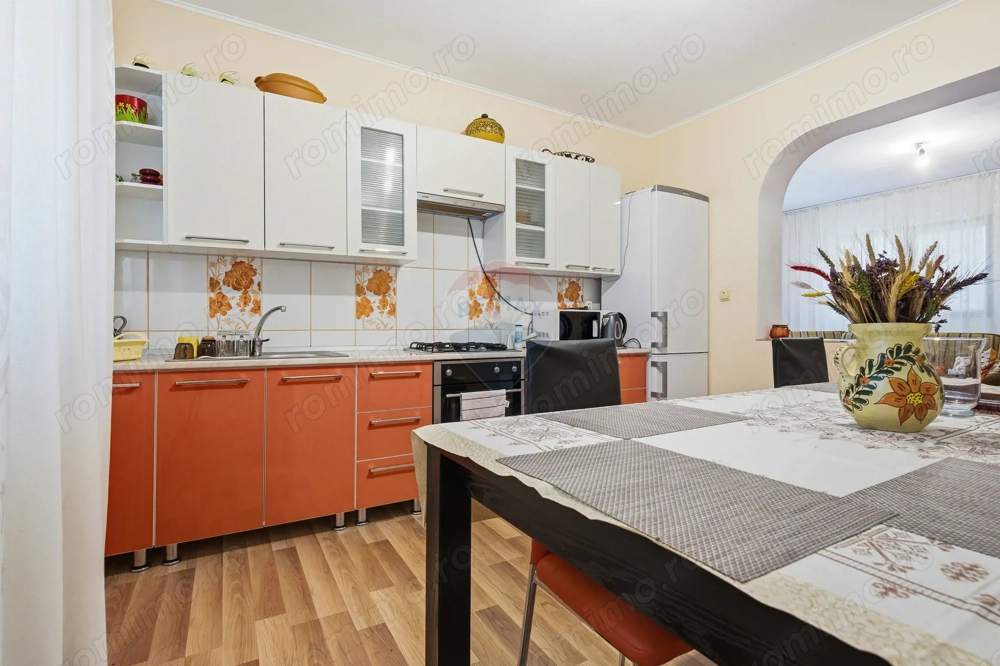 Casă / Vilă cu 6 camere de vânzare I Podul Iloaiei I Comision 0%