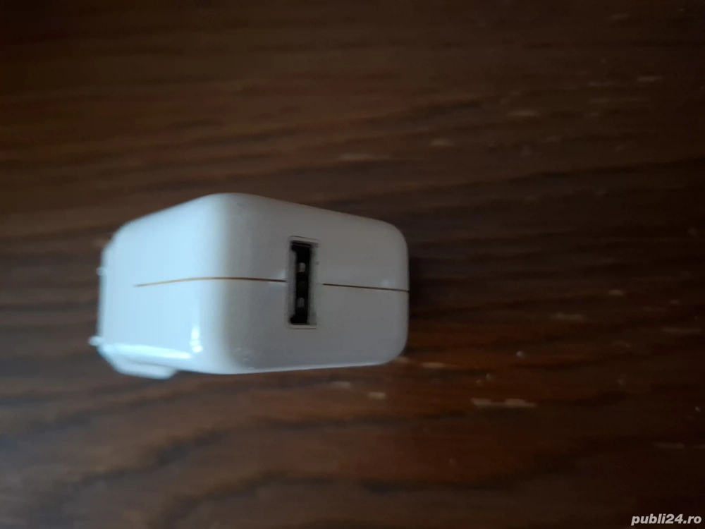 Incarcator Apple ptr. Iphone. Stare foarte buna de functionare.