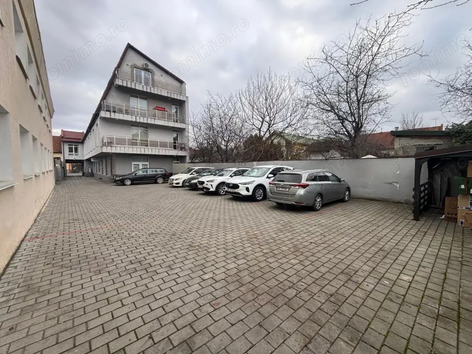 Spatiu comercial cu 4 incaperi 110 mp, situat in zona Aurel Vlaicu