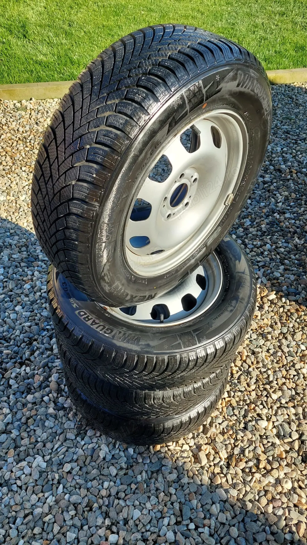 Roti iarna Dacia Duster 215 65 R16, stare foarte buna