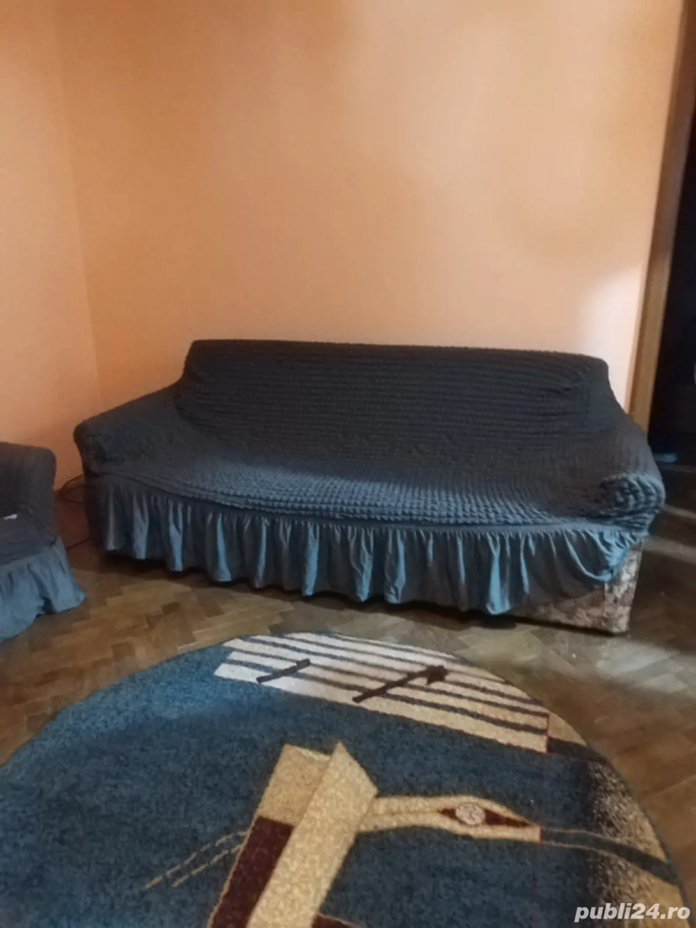 închiriez apartament cu 2camere central etajul 2 apartamentul t