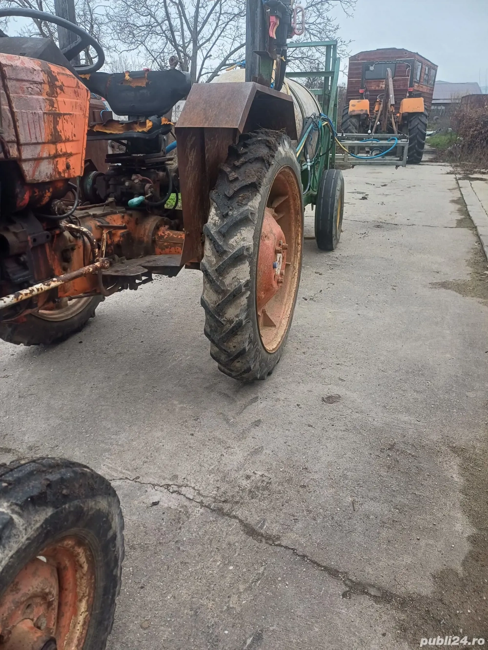 tractor 445 in 3 pistoane