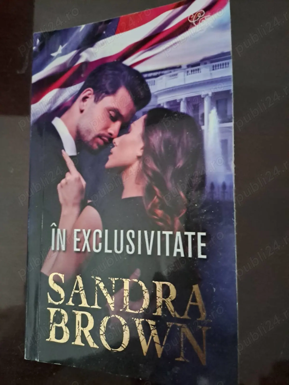 VAND carti din colectiile "CARTI ROMANTICE" si "IUBIRI DE POVESTE". 5 lei buc.