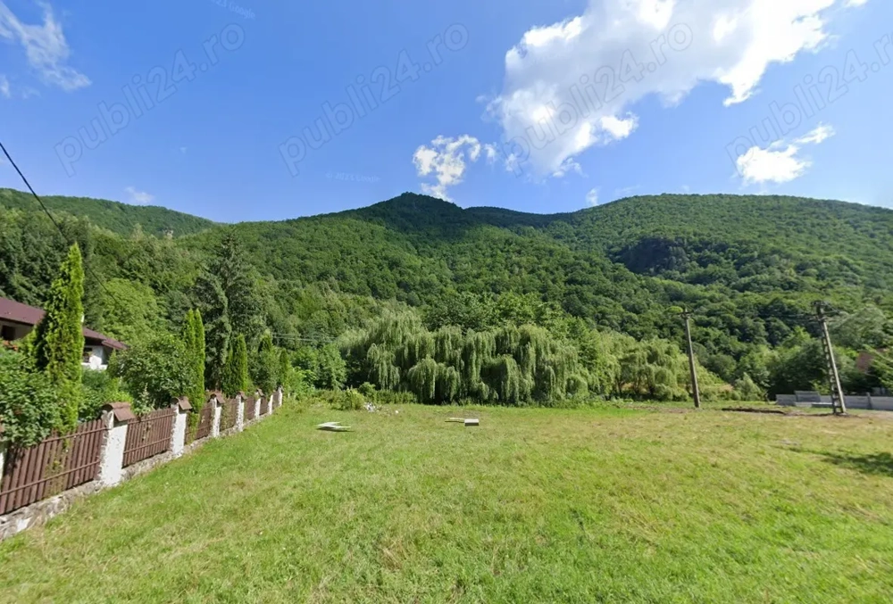 Vand teren in Retezat, 1260 mp, zona Raul Mare, intre pensiuni si case de vacanta