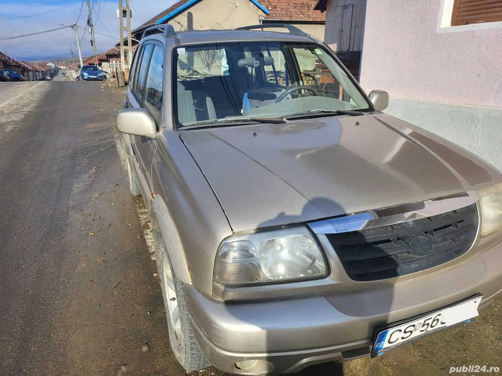Vând Suzuki Grand Vitara 2.5 V6 (150 CP), an 2001, un model clasic, robust, 4x4 perfect 