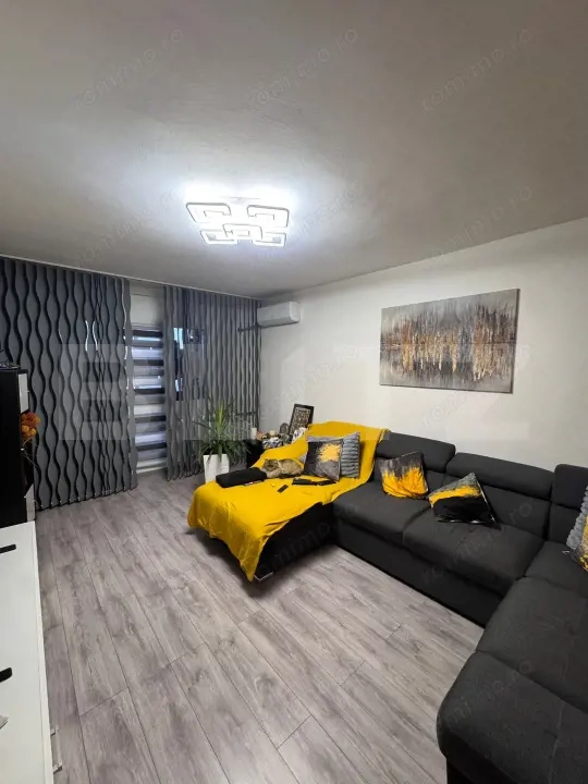 Apartament de 4 camere decomandat, Piata Sudului