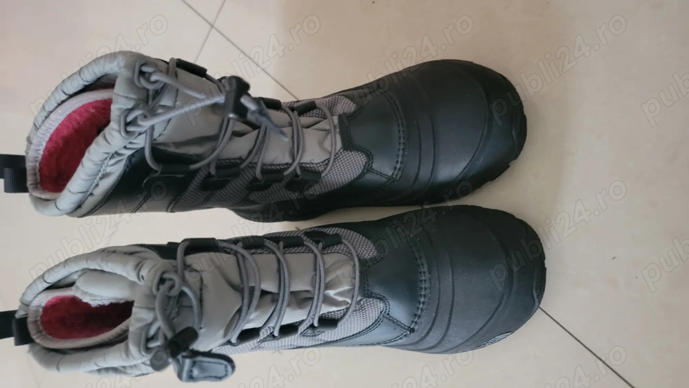 Vând ghete Norrh Face