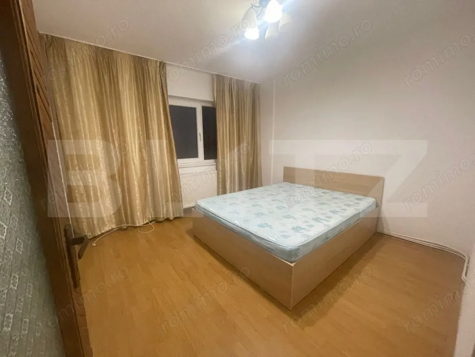 Apartament 3 camere, 70 mp si balcon inchis 