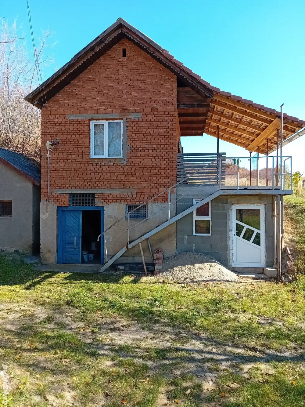 vand cabana cu beci in loc. Zauan