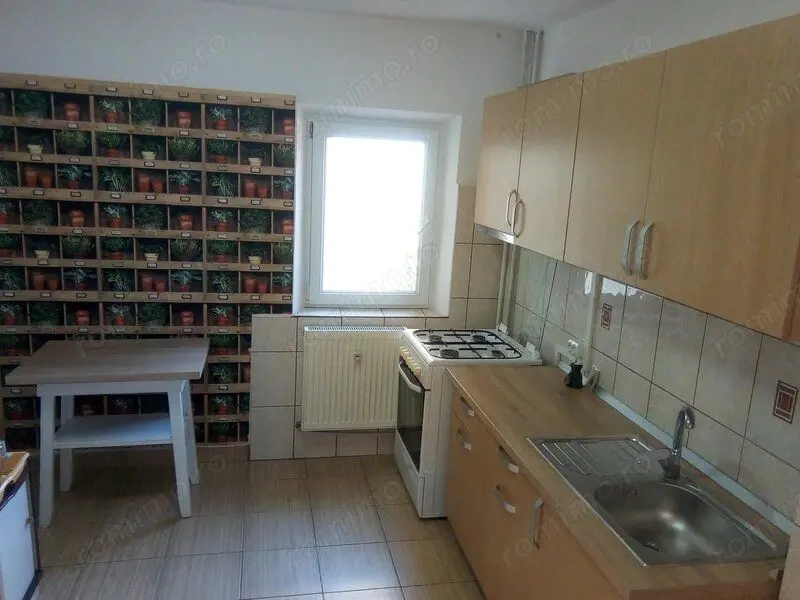 De vanzare apartament 3 camere Apusului